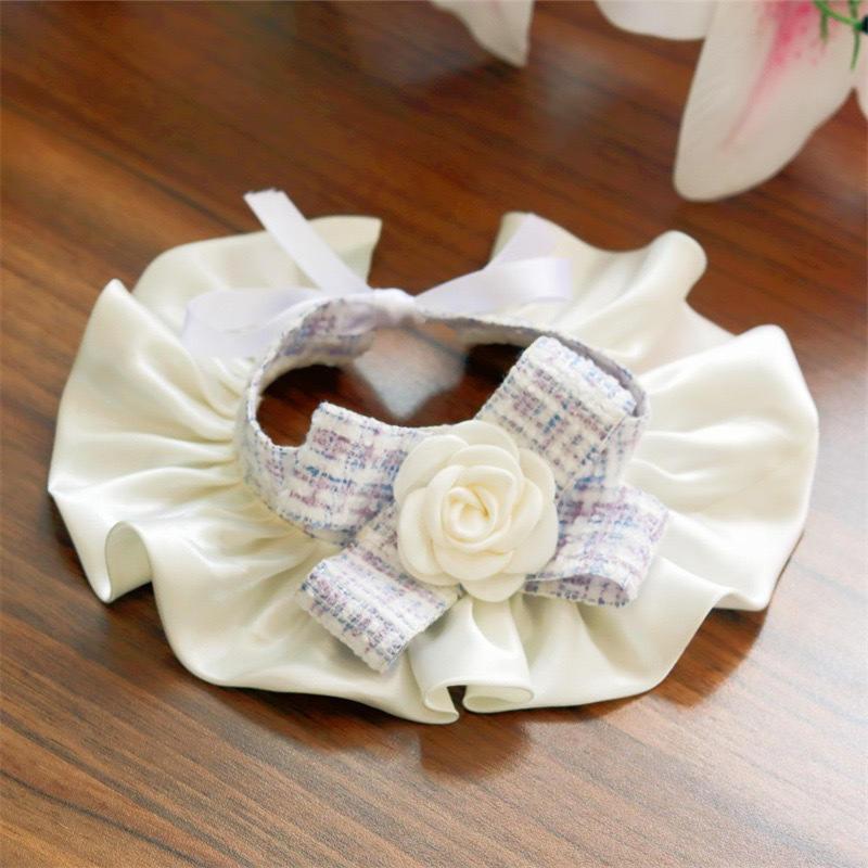 Mint Fresh Lace Bib Collar for Cats with Adjustable Tie